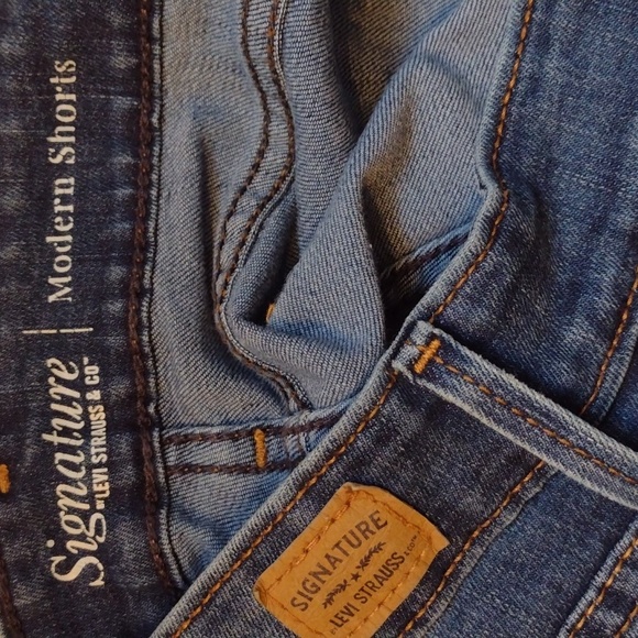 Signature Levi Strauss Dark Blue Denim Jean Shorts size 2 - Picture 11 of 12
